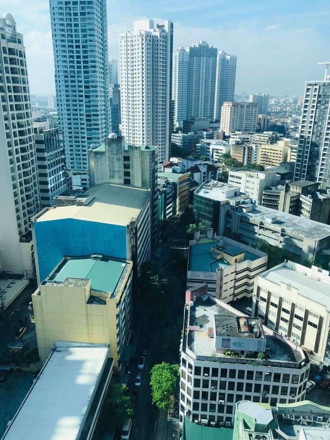 2BR FOR LEASE or FOR SALE at Eton Tower Legazpi Village Makati For