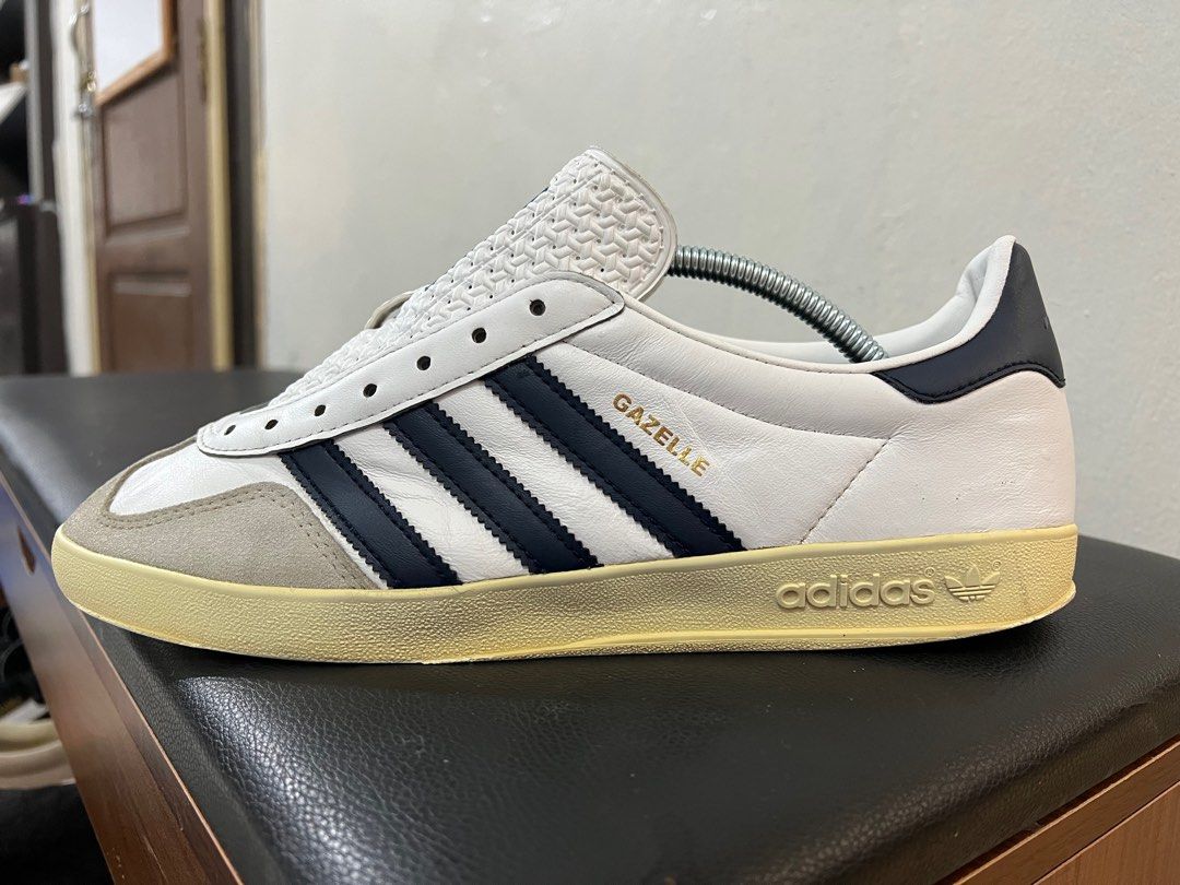Blackout sales adidas gazelle
