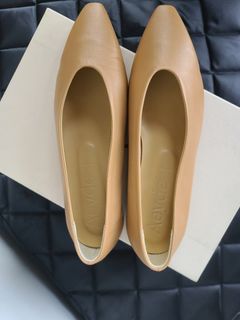 Aeyde Leather Ballerina Shoes 米色平底鞋