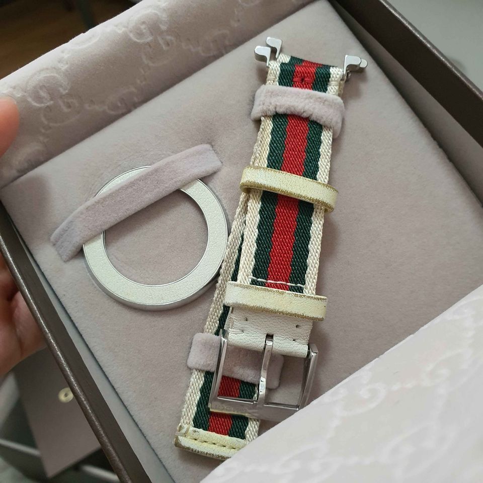 Gucci u play on sale medium watch straps