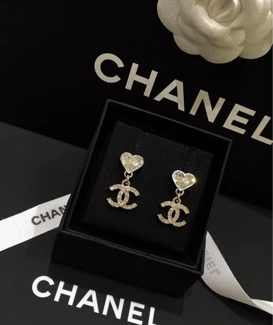 Shop CHANEL 2023 Cruise CHANEL 23C limited heart earrings (ABA103