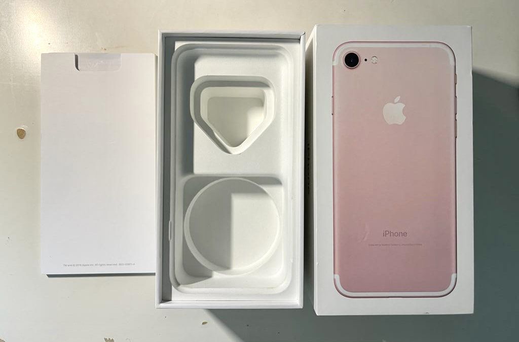 iphone 7 Rose Gold 16 GB Mobile Phones Gadgets Mobile Phones iPhone iPhone 7 Series on Carousell