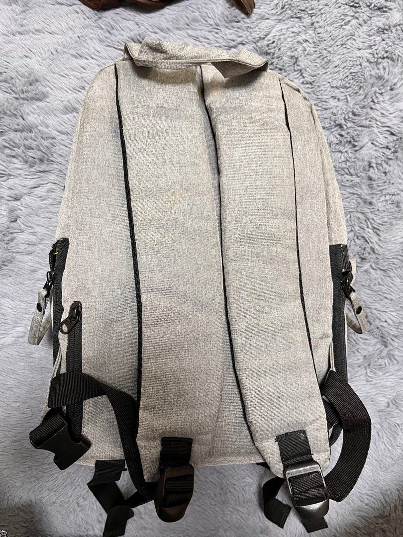 Camera Bag （分類：背包）位於 Hong Kong。 由 midnight_dream 提交（商品編號 1226453096，圖片 2）。簡介： See images for details。