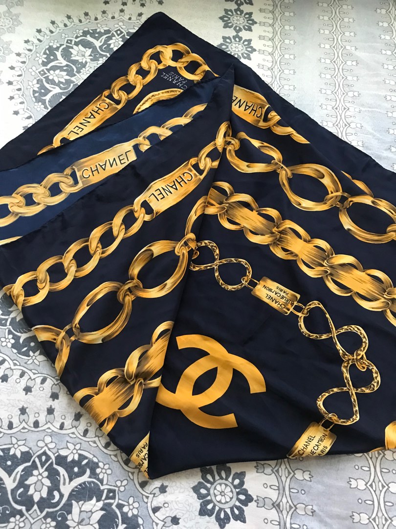 protestantiske Udstyr telefon Vintage CHANEL scarf, Women's Fashion, Watches & Accessories, Scarves on  Carousell