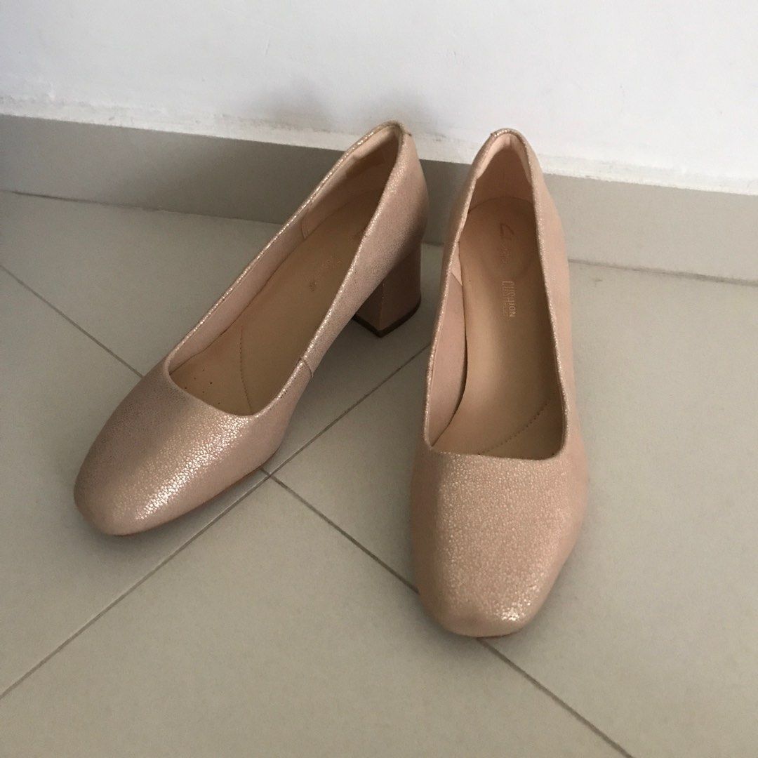 Clarks gold pumps store