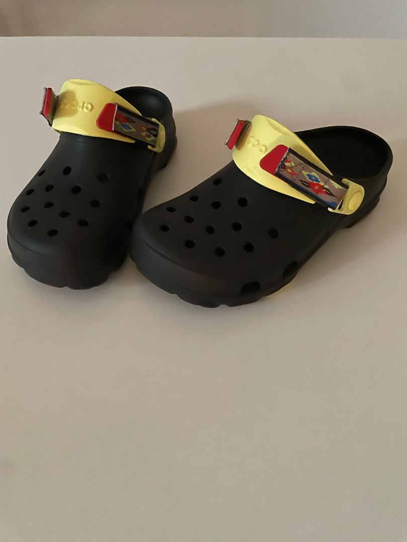 Crocs, Men's Fashion, Footwear, Flipflops and Slides on Carousell