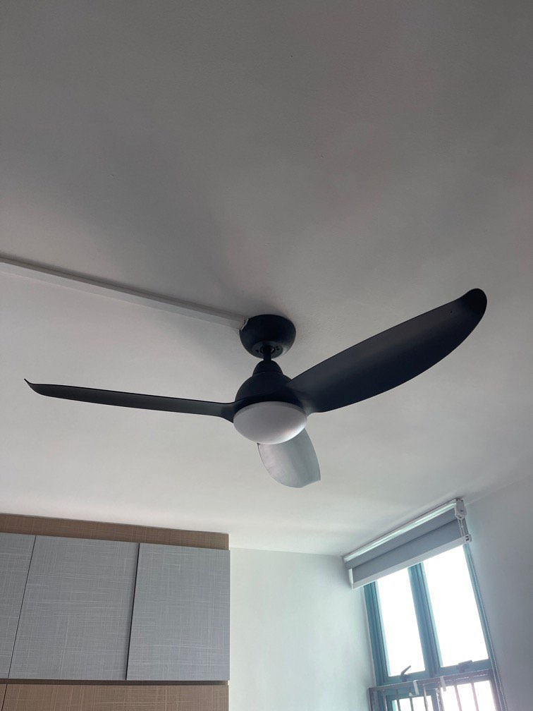 Daiko fan with remote control, Furniture & Home Living, Lighting & Fans