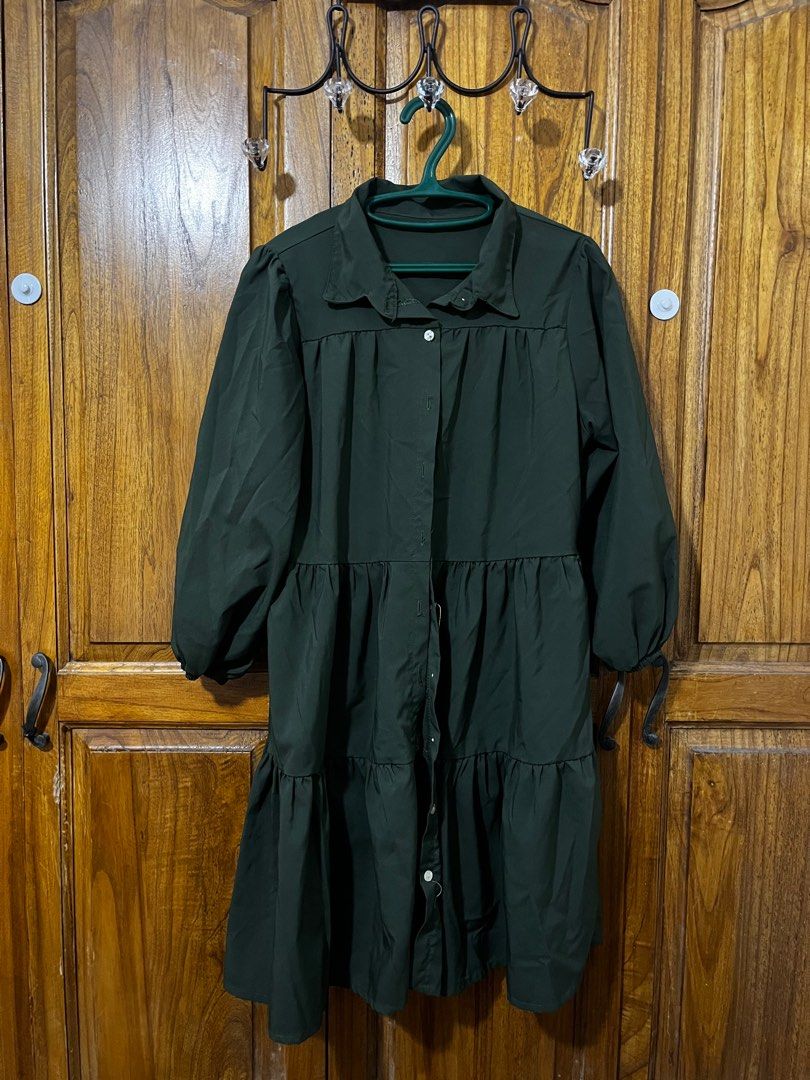 Dress (no brand) (Category: Dresses) located in Taguig. Submitted by declutteringpantry (Listing ID 1226370234, Image 1). Description: Can fit small to medium. .