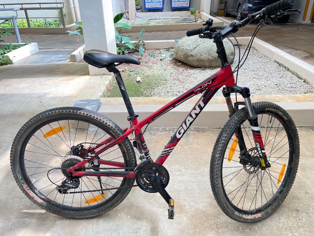 Xs giant hotsell mountain bike