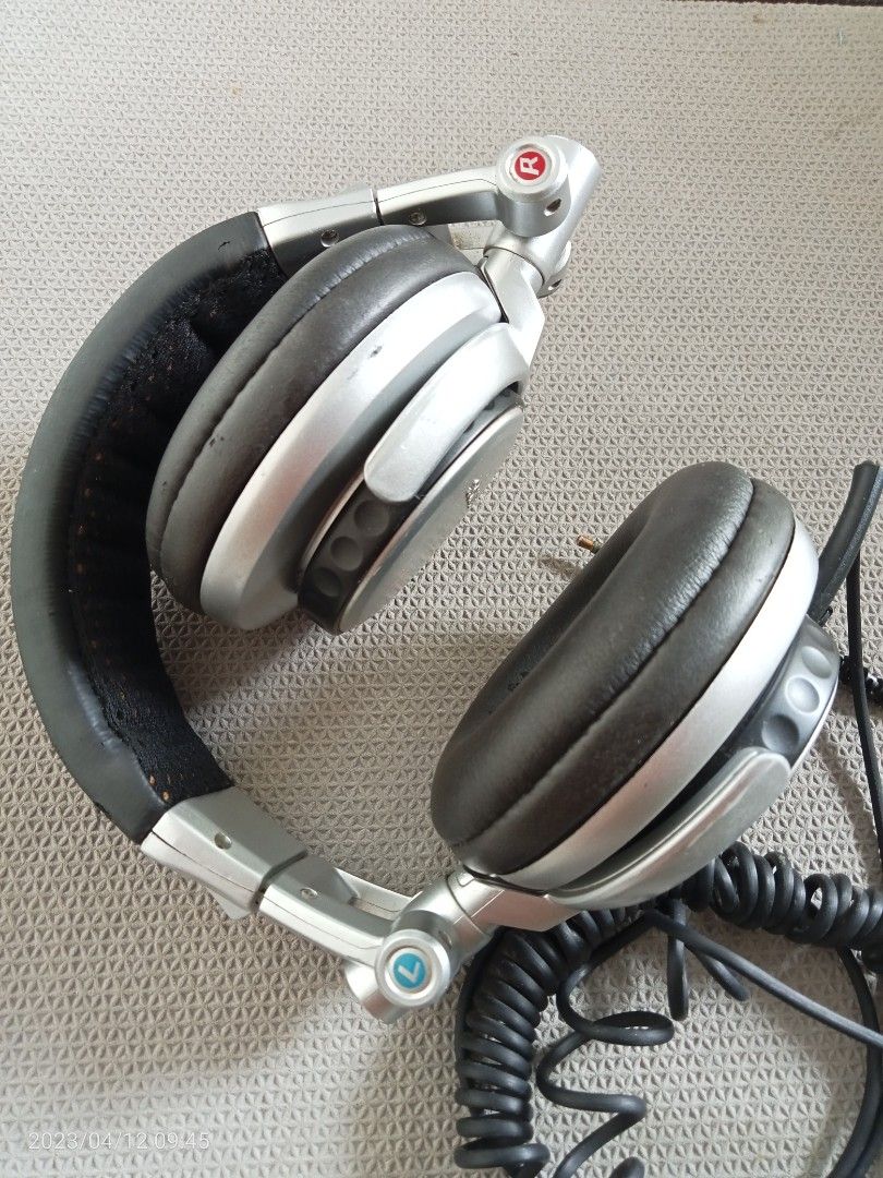 Headphone Sony mdr-z700, Musik & Media, CD, DVD & Lainnya di Carousell