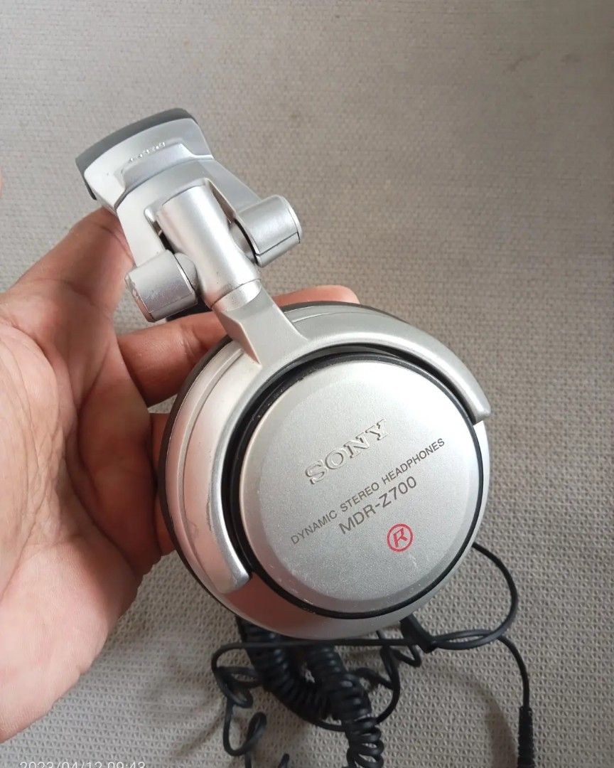 Headphone Sony mdr-z700, Musik & Media, CD, DVD & Lainnya di Carousell