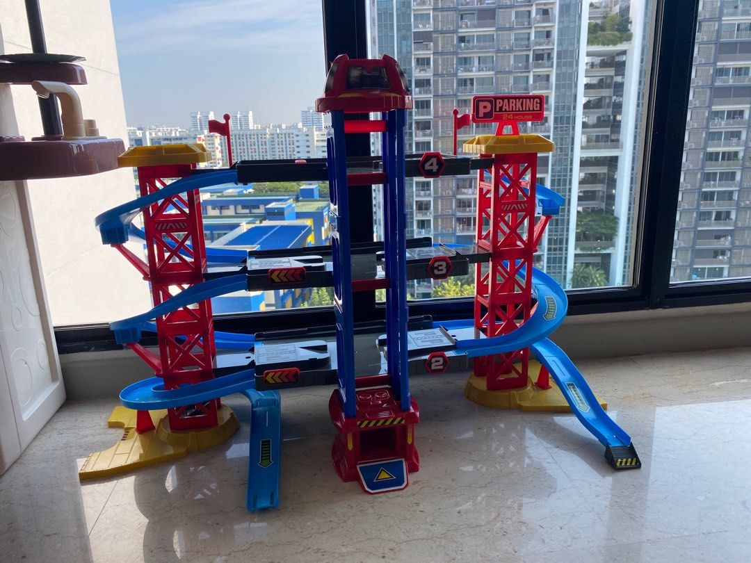 Hot wheels car track, Hobbies & Toys, Toys & Games on Carousell