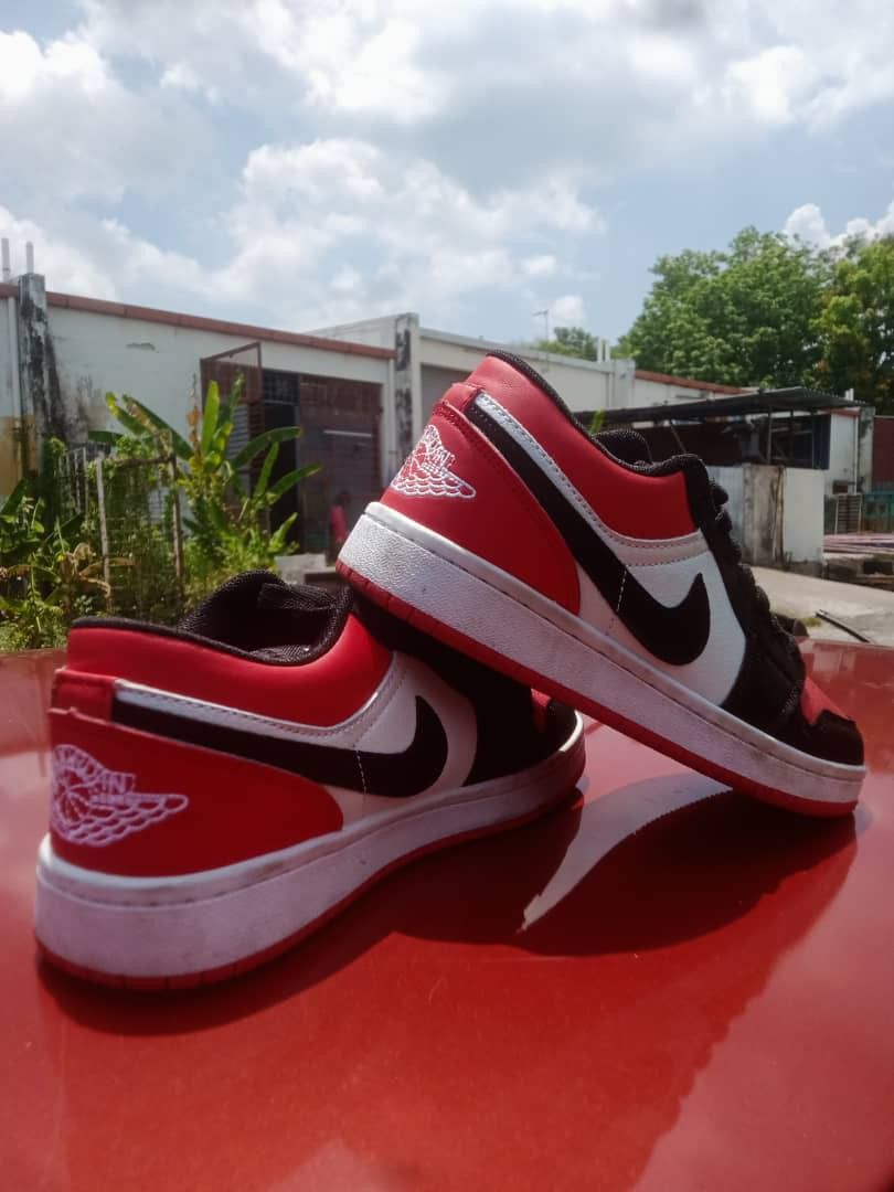 Kasut Nike 2 Pasang Couple Size 8.5 UK Dan 5.5 UK Men s Fashion