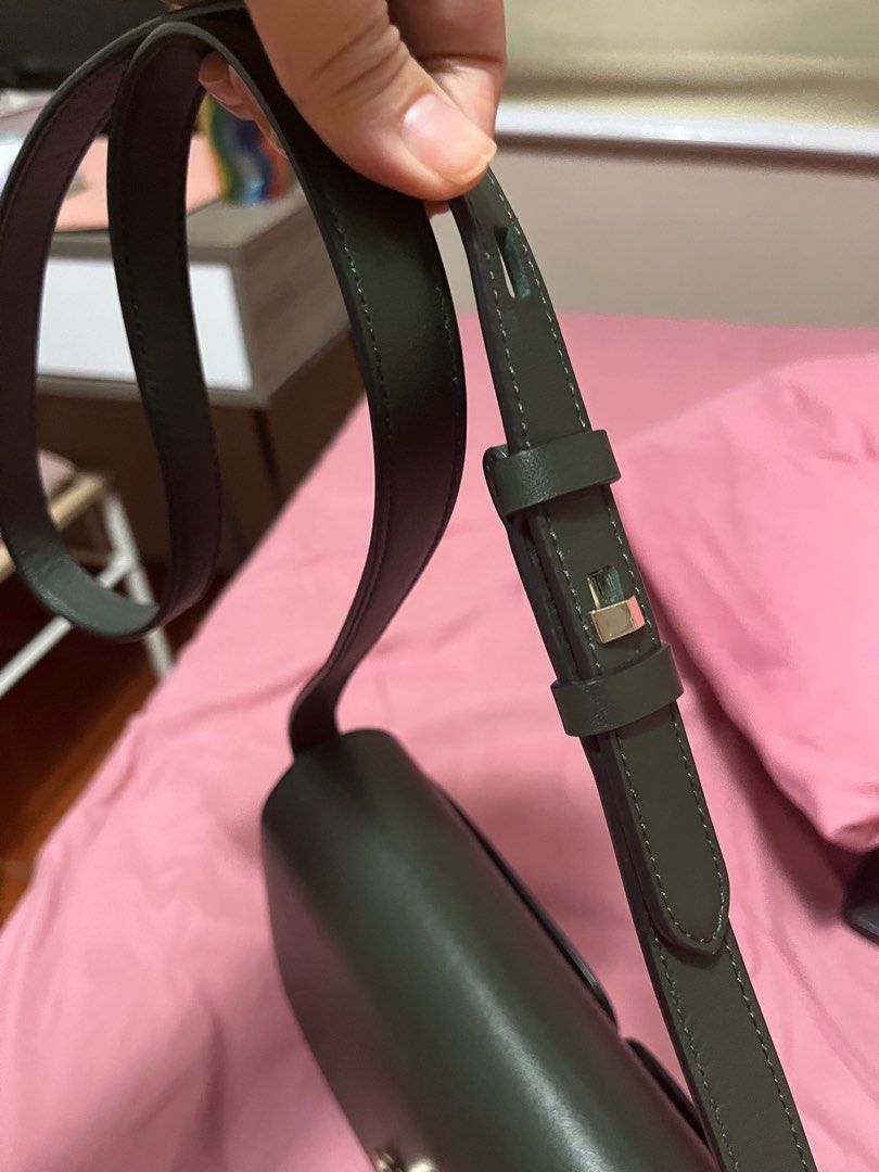 Kate Spade Nicola Medium Twistlock (Category: Luxury Bags & Wallets) located in Quezon City. Submitted by brandbureau (Listing ID 1226339645, Image 3). Description: Evergreen color Complete with dustbag and care cards.