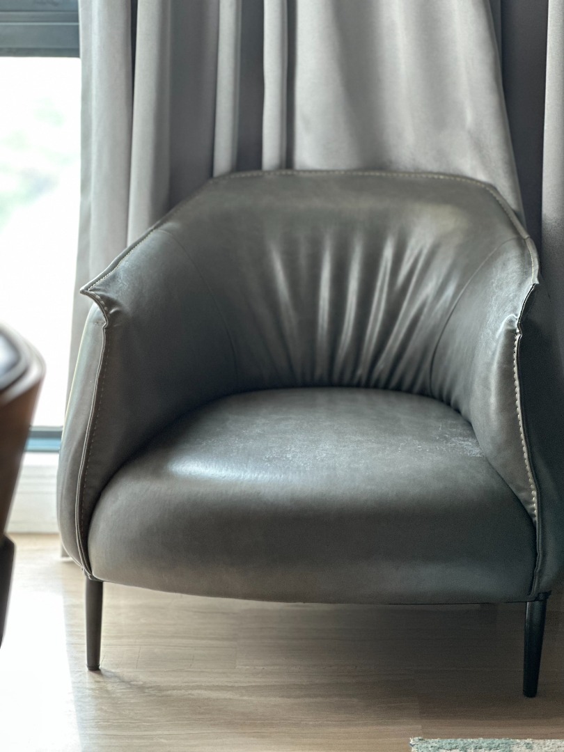 Leather Grey lounge chair from 'Prestige Affairs', Furniture & Home