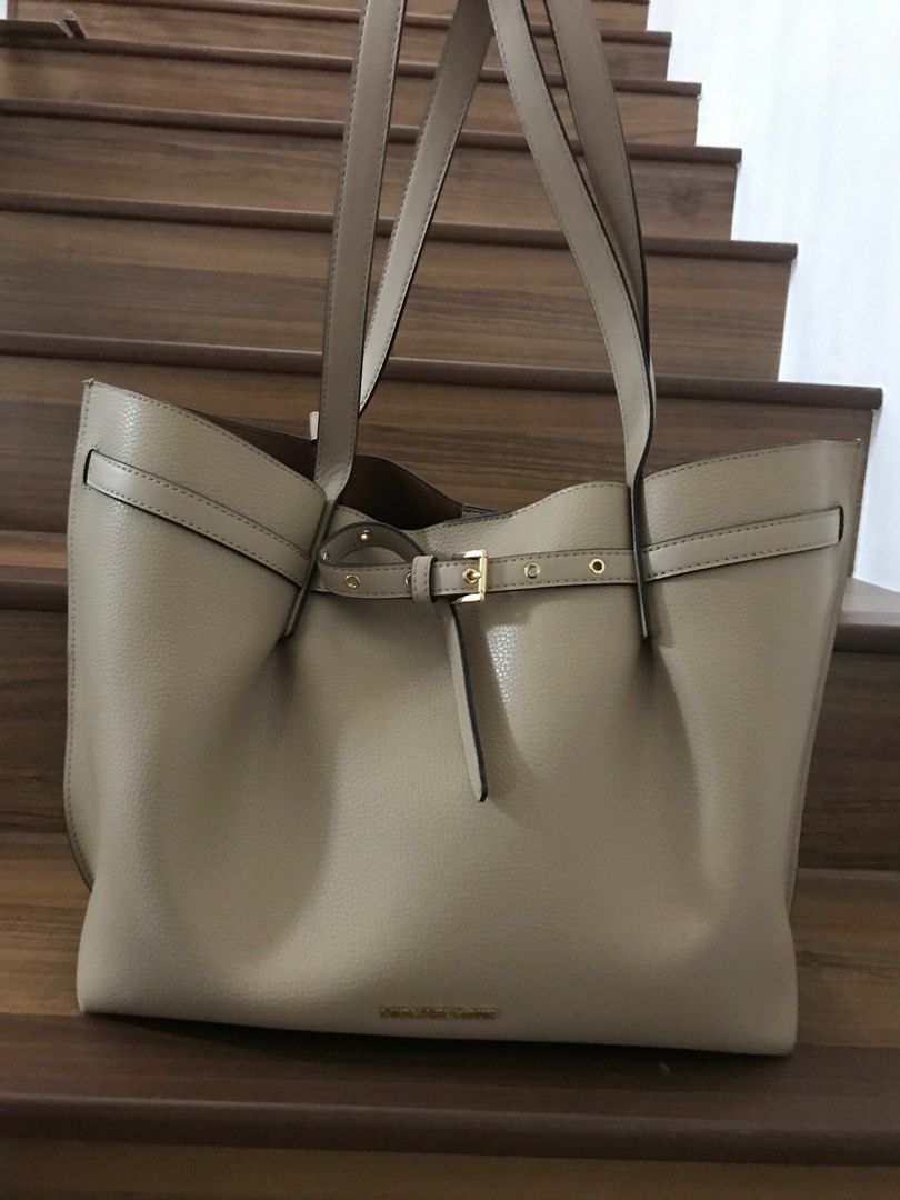 Michael Kors Emilia Large Tote, Luxury, Bags & Wallets on Carousell