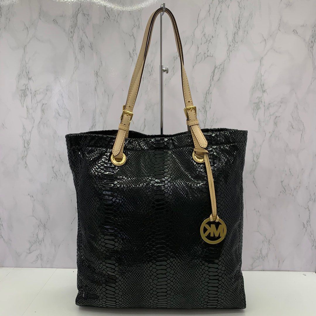 MICHAEL KORS BLACK PATENT TOTE BAG 237011255 Women s Fashion
