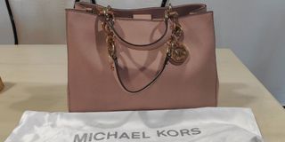 (Category: ) located in . Submitted by shoppaaddict (Listing ID 1226388609, Image 1). Description: .