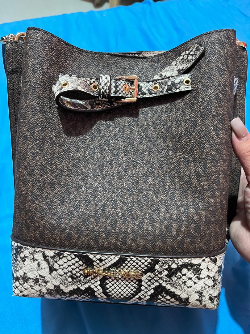 Michael Kors Emilia Bucket Bag, Women's Fashion, Bags & Wallets, Cross ...