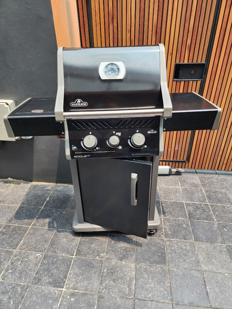 Napoleon BBQ Grill and Burner, TV Home Appliances, Kitchen Appliances, BBQ, Grills & Hotpots on Carousell