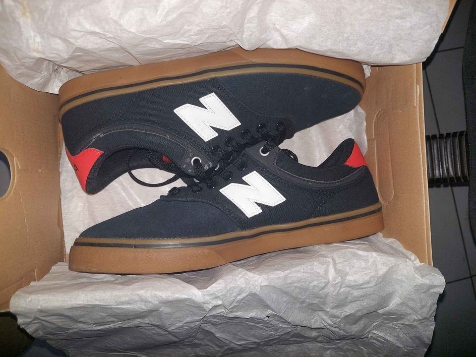 New balance hotsell 255 black gum