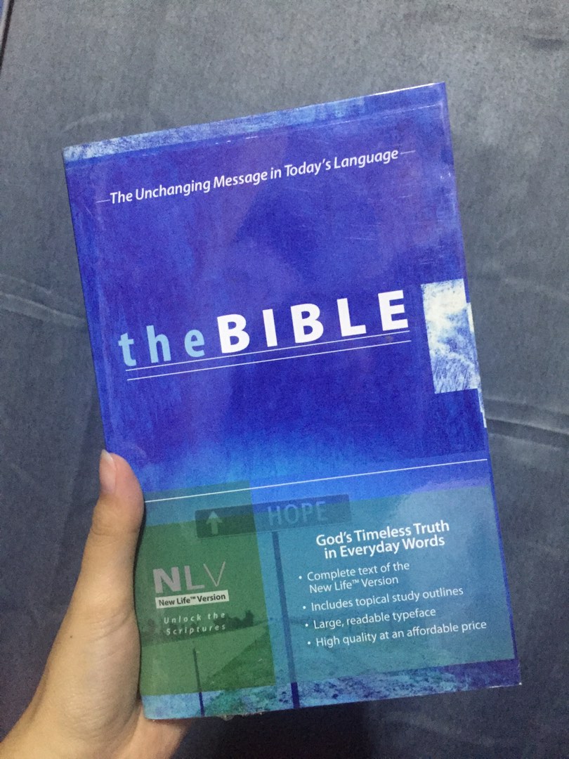 New Life Version, Hobbies & Toys, Books & Magazines, Religion Books on