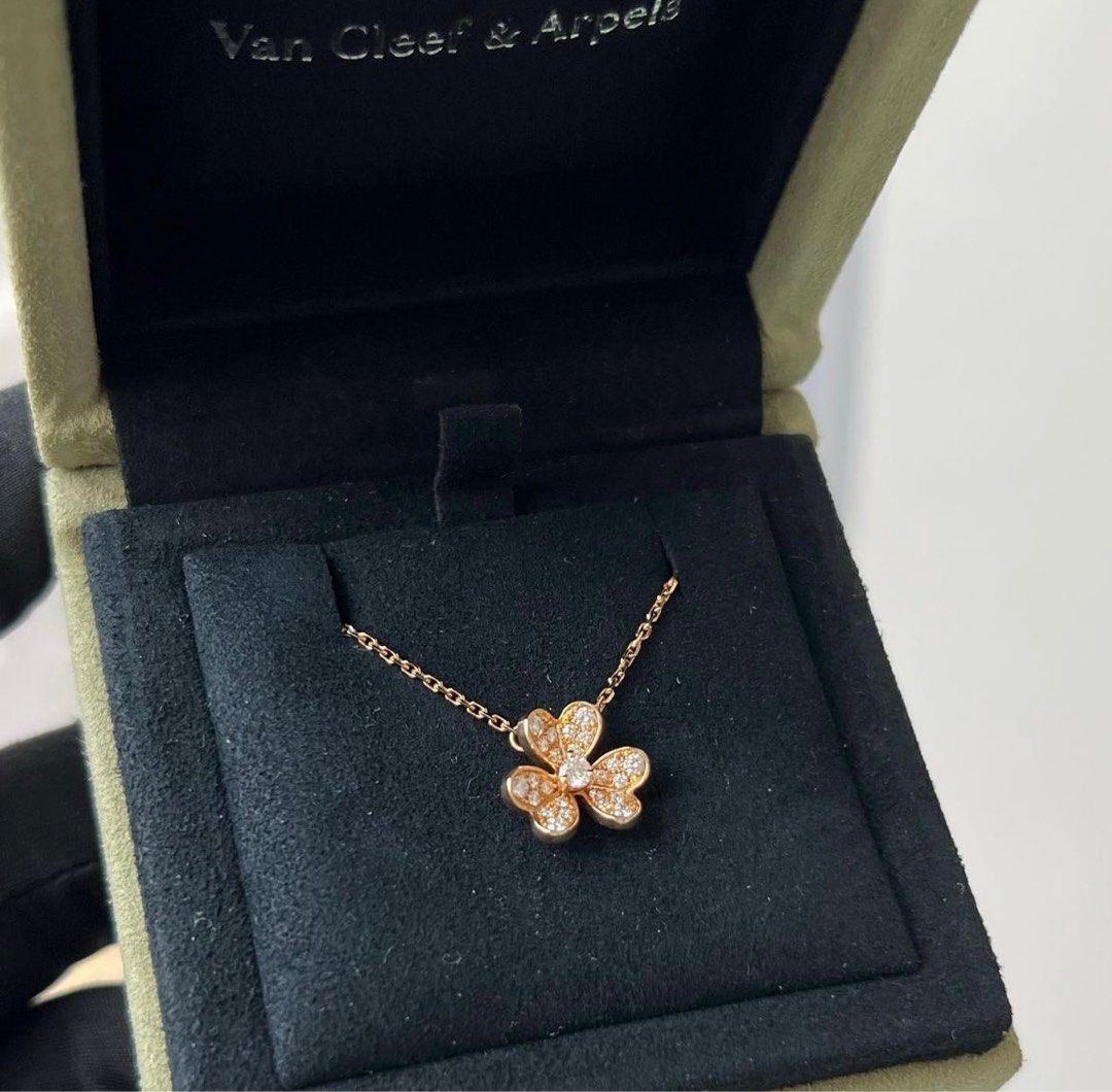 NEW VCA Frivole pendant Yellow gold Diamond Luxury Accessories