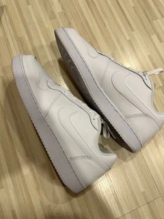 Nike shoes white