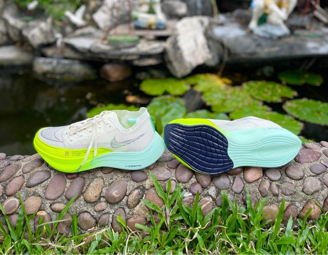 Nike zoomx vaporfly womens 7.5 discount