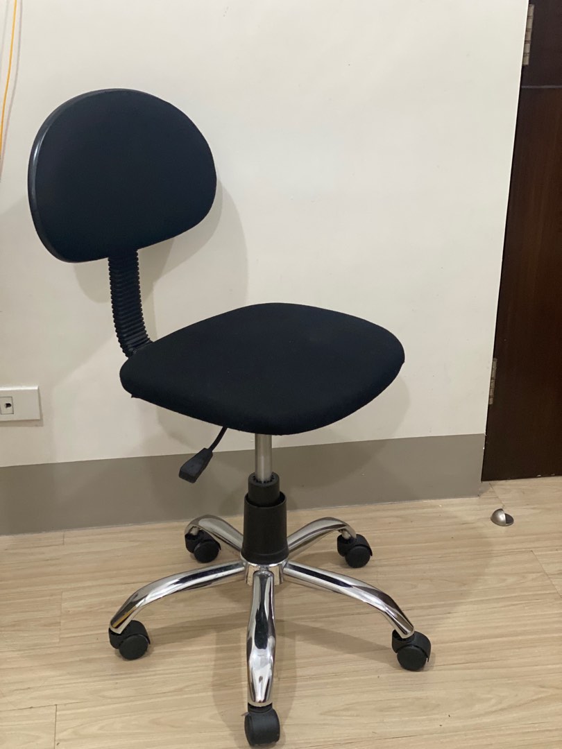 Office Chair with wheels on Carousell