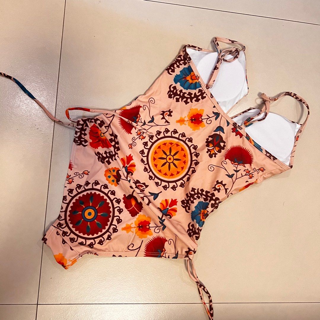 Oncepiece printed swimsuit (Category: Bikinis & Swimsuits) located in Quezon City. Submitted by cheverloo (Listing ID 1226408192, Image 2). Description: Fit to xs-small frame. Never been used. Original price 387php. Padded. #swimwear #swimsuit #summeroutfit #highwaistedswimsuit #highwaistedswimwear #bikini #highwaist.