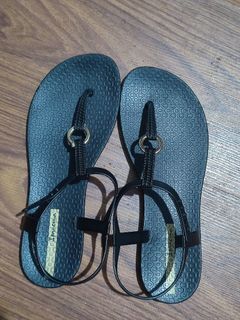 Original Ipanema strap sandals black size 7