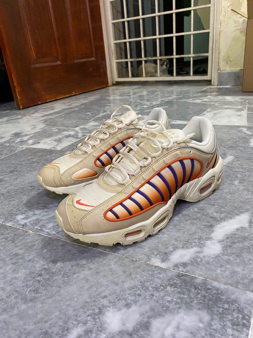 Nike cheap tailwind tan