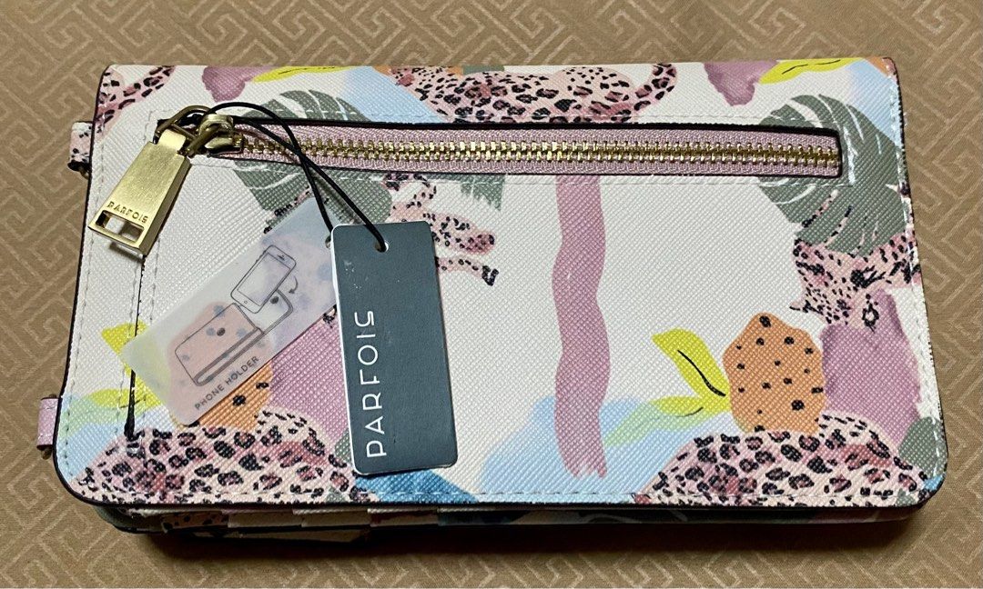 Parfois mobile phone case bag with wallet (Category: Cross-body Bags) located in Manila. Submitted by cinnamon5 (Listing ID 1226408864, Image 3). Description: Description * Brand new with tag and box * Parfois has some pretty phone holders, which you can sling on for easy access or use for extra protection while inside your bag. * These cases come in designs and sizes to fit most, if not all, phones, big or small. * No matter which one you get, i