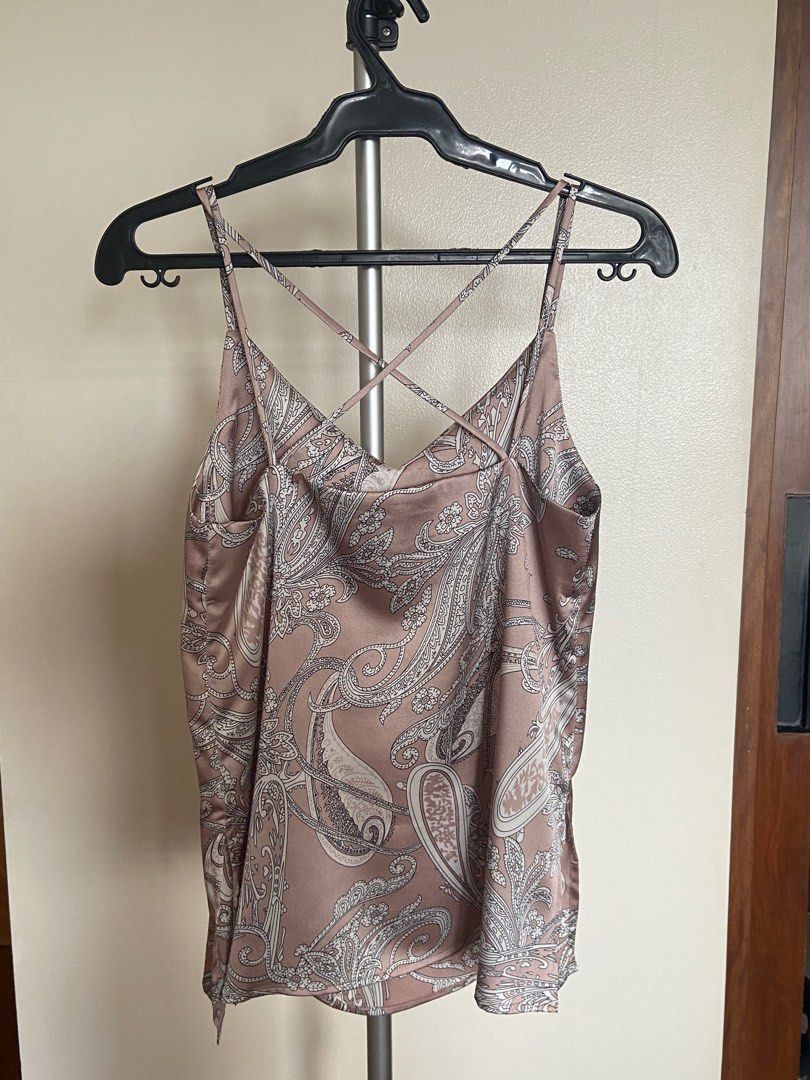 Pomelo Top (Category: Blouses) located in Quezon City. Submitted by clothesandclutter (Listing ID 1226378524, Image 2). Description: Never worn out, only fitter and washed.