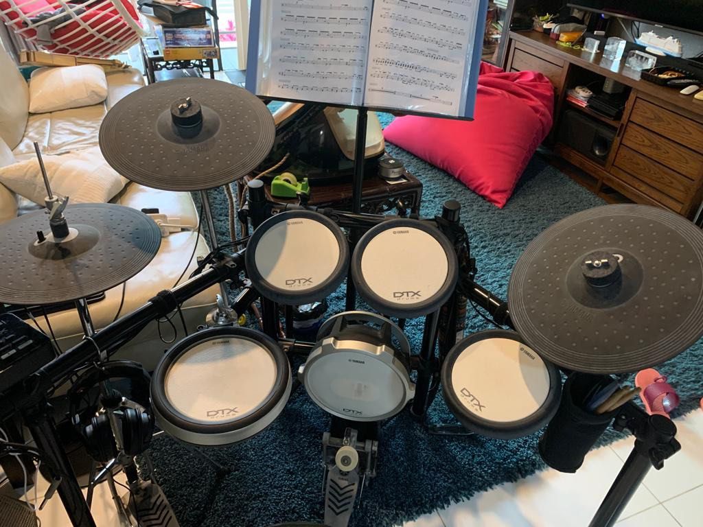 Pre loved drum set YAMAHA DTX 582K
