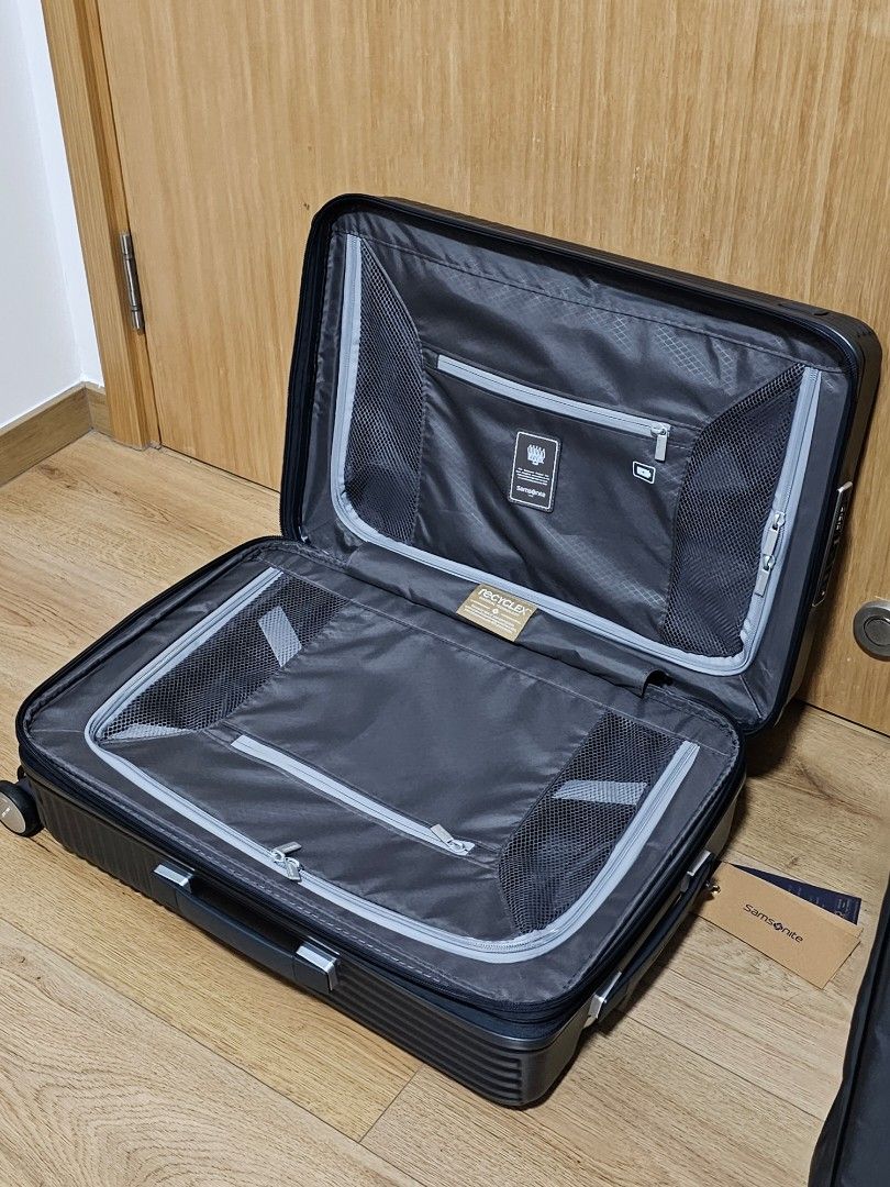 Samsonite Apinex Spinner 55/20 Exp Matte Dark Navy, Hobbies & Toys