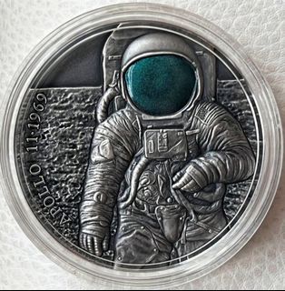 Silver coin, first man on the moon. Low mintage, high demand. Ultra high relief antique finish. Nego for fast deals only for a limited period.