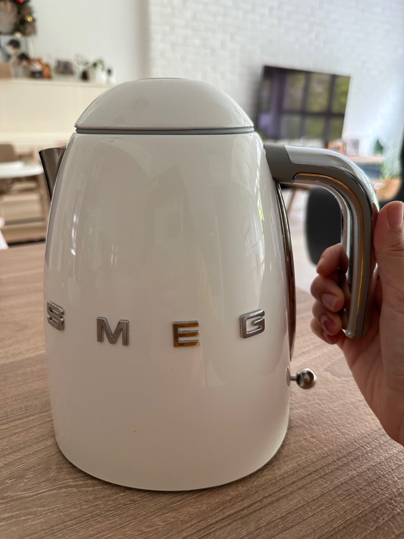 SMEG kettle 1.7l in white, TV & Home Appliances, Kitchen Appliances