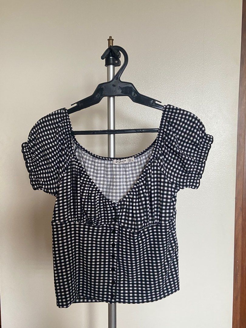 Stradivarius Top (Category: Blouses) located in Quezon City. Submitted by clothesandclutter (Listing ID 1226382275, Image 1). Description: Sf c/o buyer Loc: Katip QC (near UP Town Center).