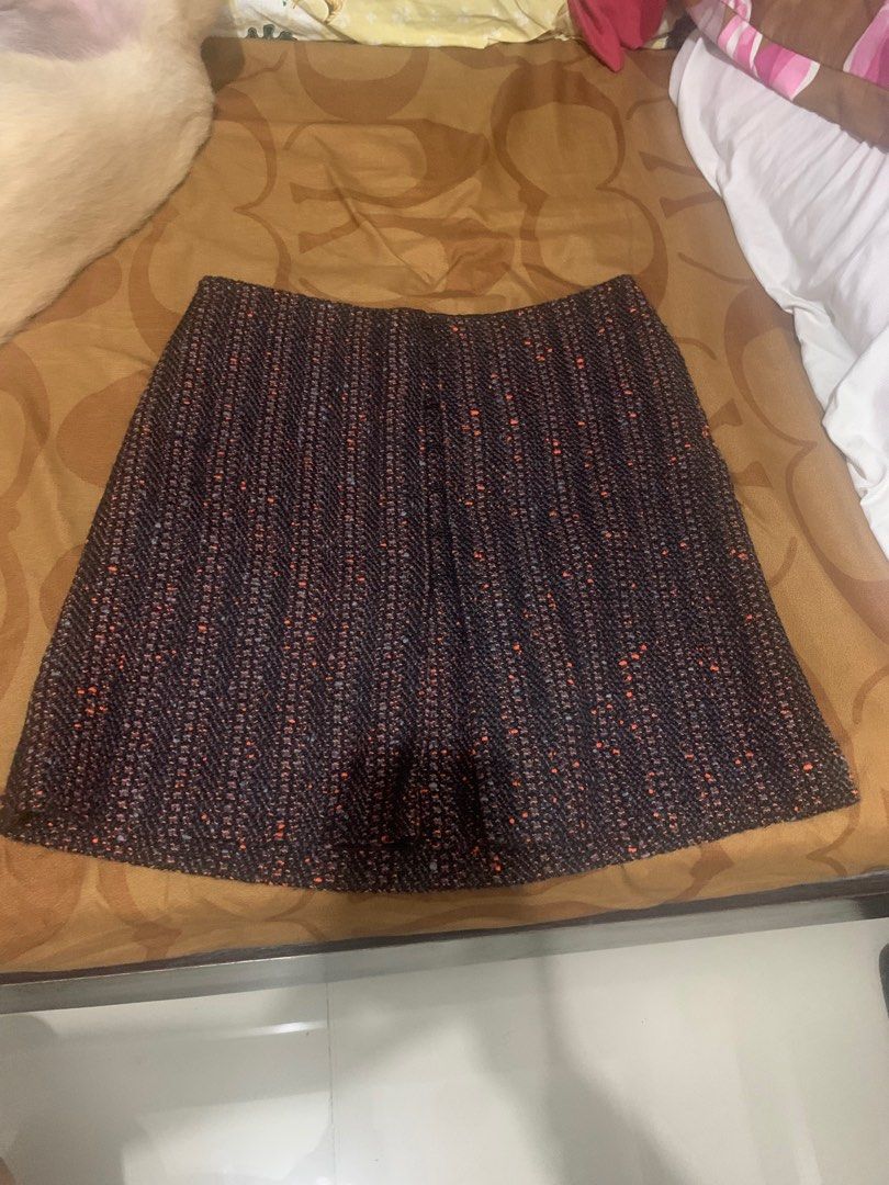 Tenflo Tweed skirt (Category: Skirts) located in Quezon City. Submitted by deamyclutter (Listing ID 1226477584, Image 1). Description: Pre-loved 🥰 Waist - 28 in Length 16 in - no original packaging - expect some signs of usage - color may vary due to lighting .