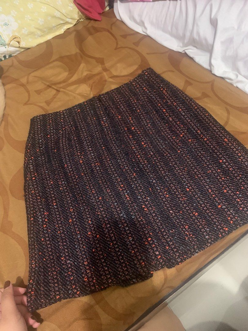 Tenflo Tweed skirt (Category: Skirts) located in Quezon City. Submitted by deamyclutter (Listing ID 1226477584, Image 2). Description: Pre-loved 🥰 Waist - 28 in Length 16 in - no original packaging - expect some signs of usage - color may vary due to lighting .
