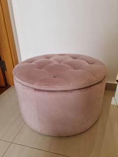 Tufted Velvet Ottoman with storage (Structube)