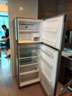 Used fridge for selling working good condition and we will free delivery -130$