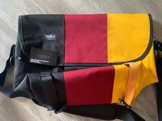 Vaska Messenger Bag - can fit 17” laptop