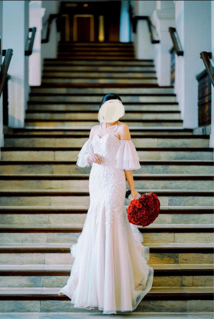 Off shoulder serpentina top gown