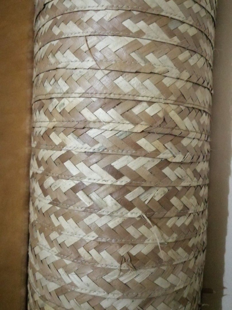 [G2B Sale] 6x8ft Sabatan Rectangular Woven Native Grass Rug (Category: Carpets, Mats & Flooring) located in Manila. Submitted by michifinds (Listing ID 1226598865, Image 3). Description: Used for 6+ months in bedroom with very minimal foot traffic. With minimal signs of wear(some fraying fibers as indicated in last photo). Will be shipped folded and rolled as it is too long and floppy otherwise(it was also delivered to me the same way when first 