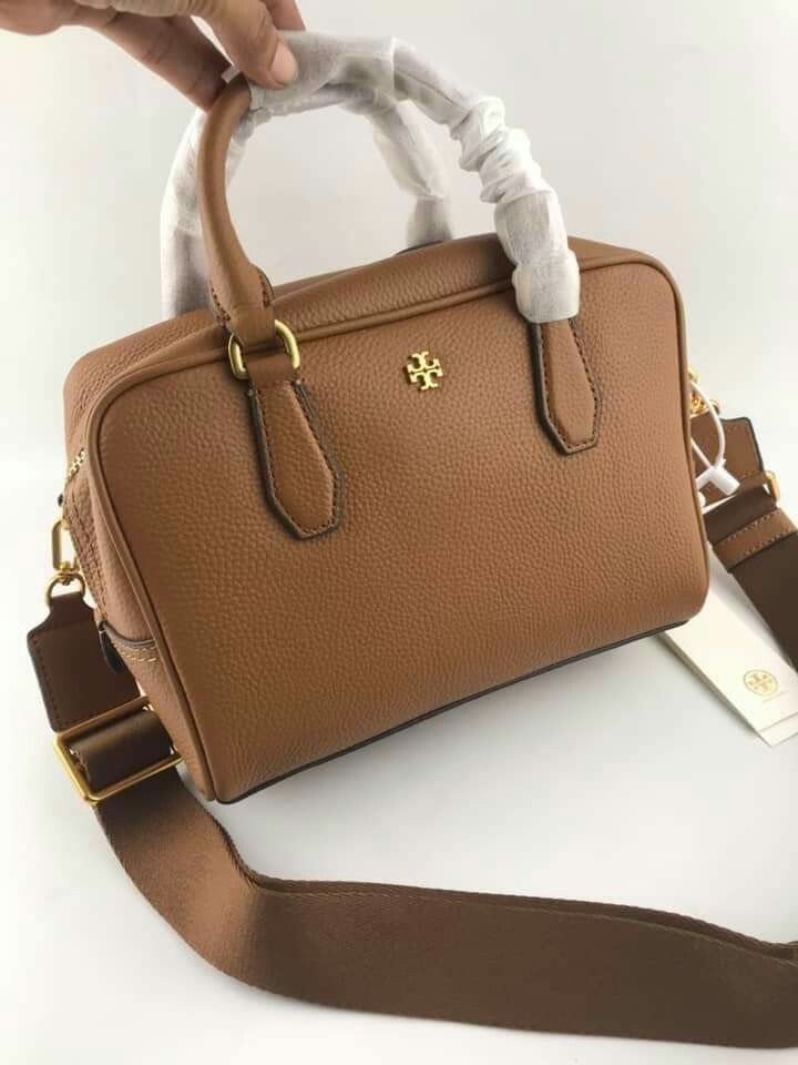 🍀 TB Blake Barrel (Category: Luxury Bags & Wallets) located in Manila. Submitted by shan_kenz (Listing ID 1226523432, Image 2). Description: 🍀 TB Blake Barrel ▪️9"(L) x 6.3" (H) x 4.5 (W) 💰 P2,800 ▪️Actual photo ▪️Plus SF.