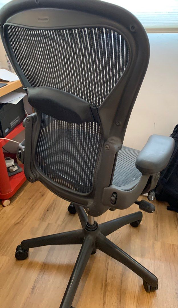 Aeron Herman Miller size B, Furniture & Home Living, Furniture