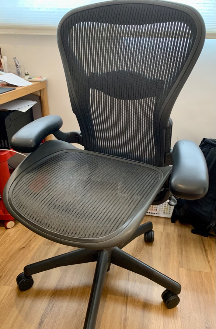 Aeron Herman Miller size B, Furniture & Home Living, Furniture